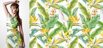 07037v Materiał ze wzorem tropikalne malowane liście i kwiaty (strelicja, anturium, plumeria)